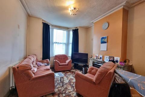 2 bedroom terraced house for sale, North Road, Seven Kings, Ilford