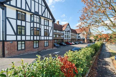 2 bedroom flat for sale, Queens Close, Lammas Lane, Esher, KT10