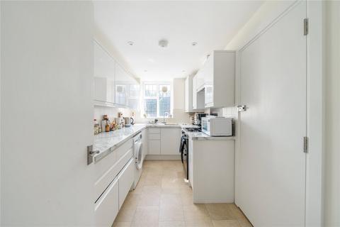 2 bedroom flat for sale, Queens Close, Lammas Lane, Esher, KT10