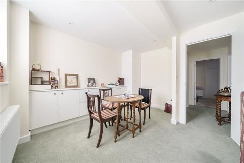 2 bedroom flat for sale, Queens Close, Lammas Lane, Esher, KT10