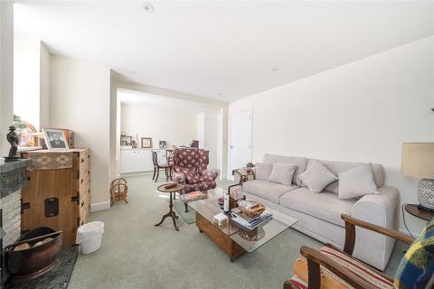 2 bedroom flat for sale, Queens Close, Lammas Lane, Esher, KT10