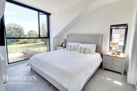 5 bedroom barn conversion for sale, Watton Road, Larling