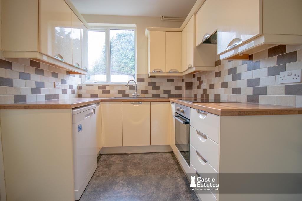 108 Grassington Road, Nottingham, NG8 3 bed detached house to rent £