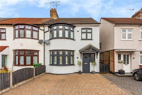 3 bedroom end of terrace house for sale, Seymer Road, Romford, RM1