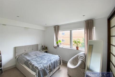 1 bedroom flat for sale, Bell Road, Hounslow TW3