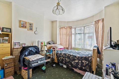 3 bedroom semi-detached house for sale, Victoria Avenue, Uxbridge, UB10