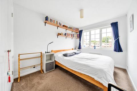19 Sigrist Square, Kingston Upon Thames, KT2 6JT