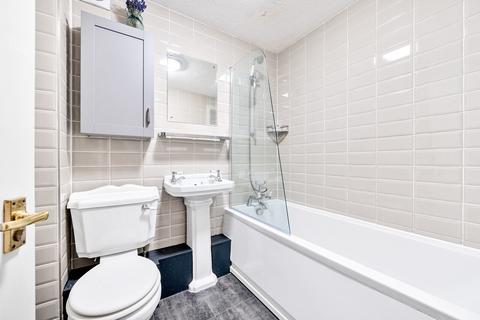 19 Sigrist Square, Kingston Upon Thames, KT2 6JT