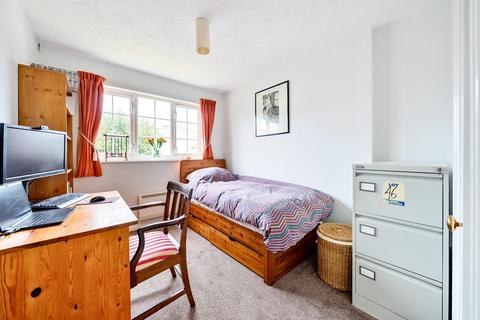 19 Sigrist Square, Kingston Upon Thames, KT2 6JT