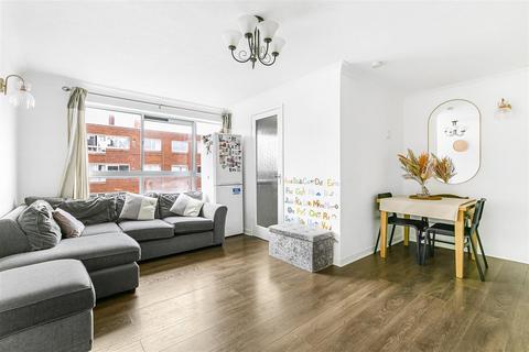 60 Homefield Park, Sutton, SM1 2AN