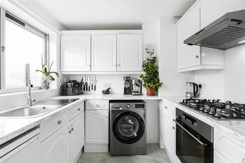 60 Homefield Park, Sutton, SM1 2AN