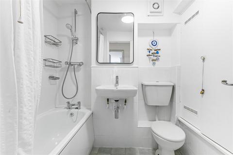 60 Homefield Park, Sutton, SM1 2AN