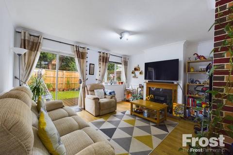 3 bedroom terraced house for sale, Saville Crescent, Ashford, Middlesex, TW15