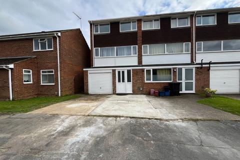 3 bedroom townhouse to rent, Angotts Mead, Stevenage, Hertfordshire, SG1