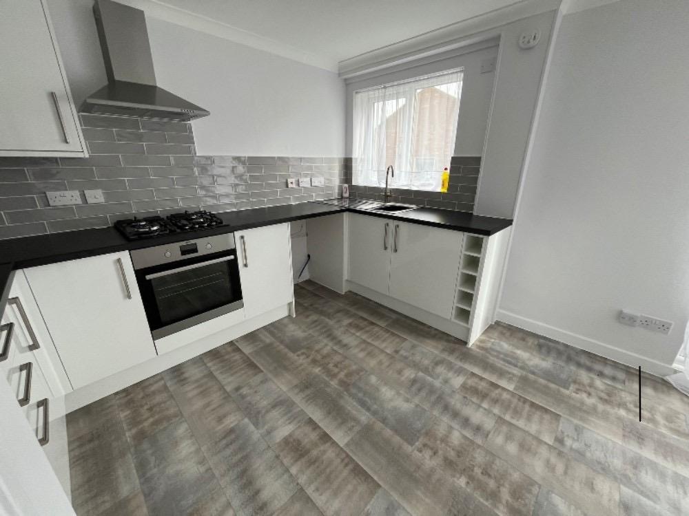 Angotts Mead, Stevenage... 3 bed townhouse to rent £1,795 pcm (£414 pw)