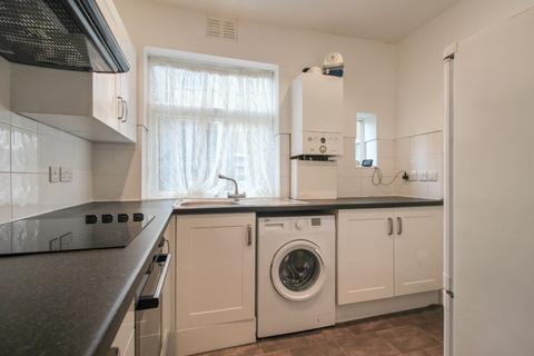 2 bedroom flat to rent, Beresford Gardens, Enfield, EN1