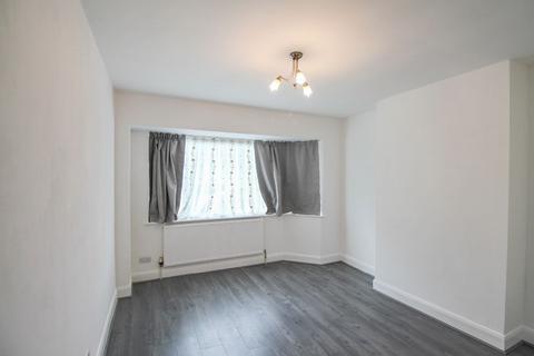 2 bedroom flat to rent, Beresford Gardens, Enfield, EN1