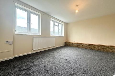 3 bedroom maisonette to rent, Lytchet Way, Enfield