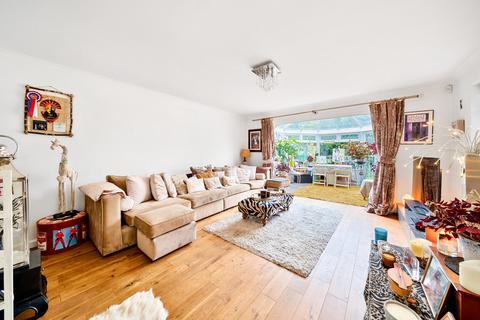 2 bedroom semi-detached house for sale, Linden Way, Shepperton, TW17