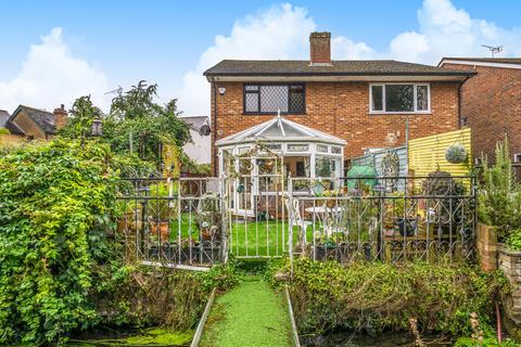 2 bedroom semi-detached house for sale, Linden Way, Shepperton, TW17