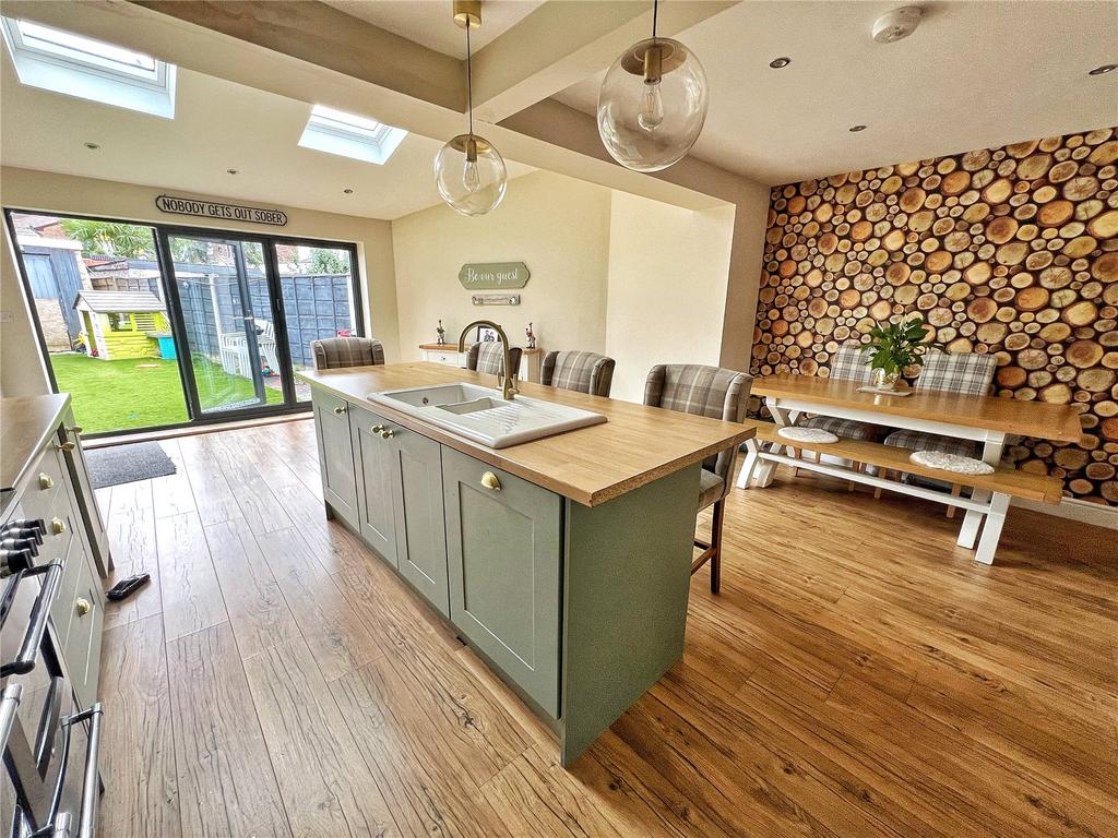 Kitchen/Dining Room