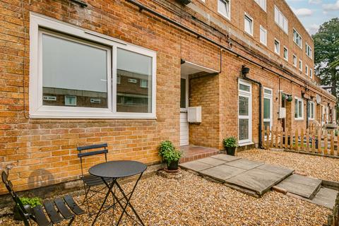 1 bedroom flat for sale, Lydney Close, London