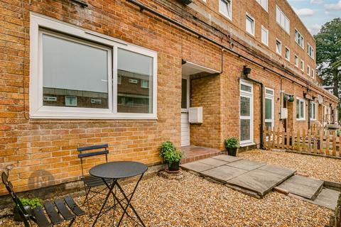 undefined, Lydney Close, London