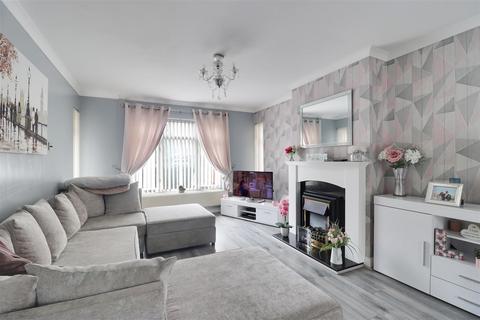 3 bedroom semi-detached house for sale, Novello Garth, Hull