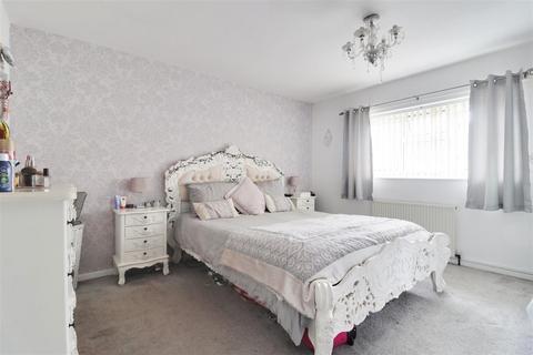 3 bedroom semi-detached house for sale, Novello Garth, Hull