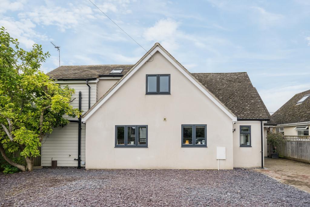 Busbys Close, Clanfield, Bampton... 5 bed detached house for sale £