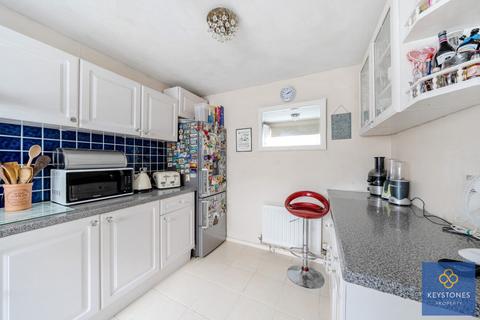 3 bedroom end of terrace house for sale, Defoe Way, Collier Row, RM5