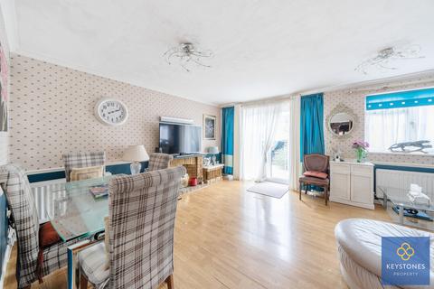 36 Defoe Way, Romford, RM5 2HR