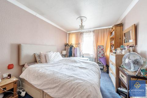 36 Defoe Way, Romford, RM5 2HR