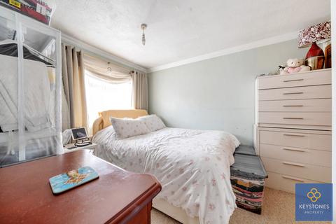 36 Defoe Way, Romford, RM5 2HR