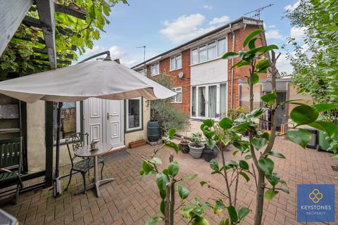 36 Defoe Way, Romford, RM5 2HR