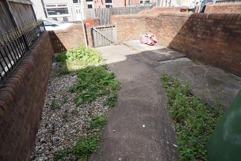 2 bedroom terraced house to rent, Dixon Street, Featherstone, Pontefract