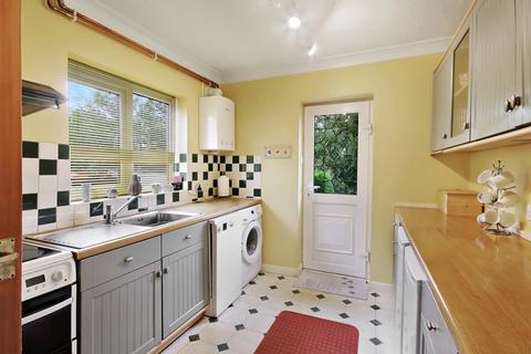 3 bedroom semi-detached house for sale, Hackenden Close, East Grinstead, RH19