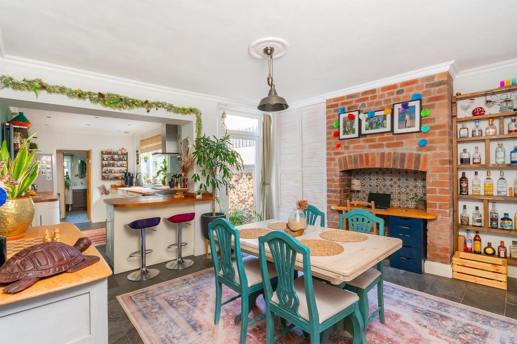 TEERTSACENES72 - Dining Room D.jpg