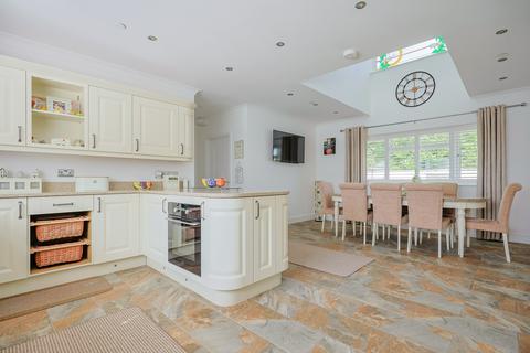 5 bedroom detached bungalow for sale, 78 Black Lion Road, Llanelli