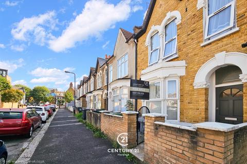 2 bedroom flat for sale, First Floor Flat, Glenthorne Road, London E17 7AR