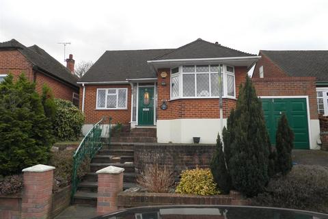 2 bedroom detached house to rent, Lechmere Avenue, Chigwell IG7