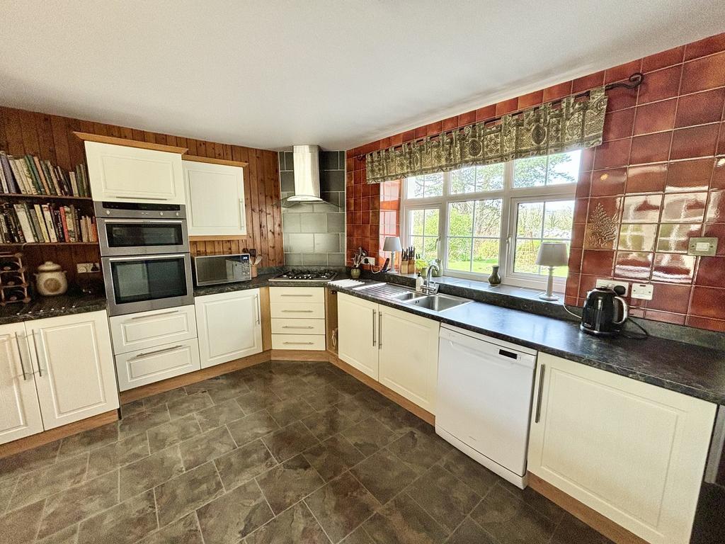 Kitchen / Breakfast Room