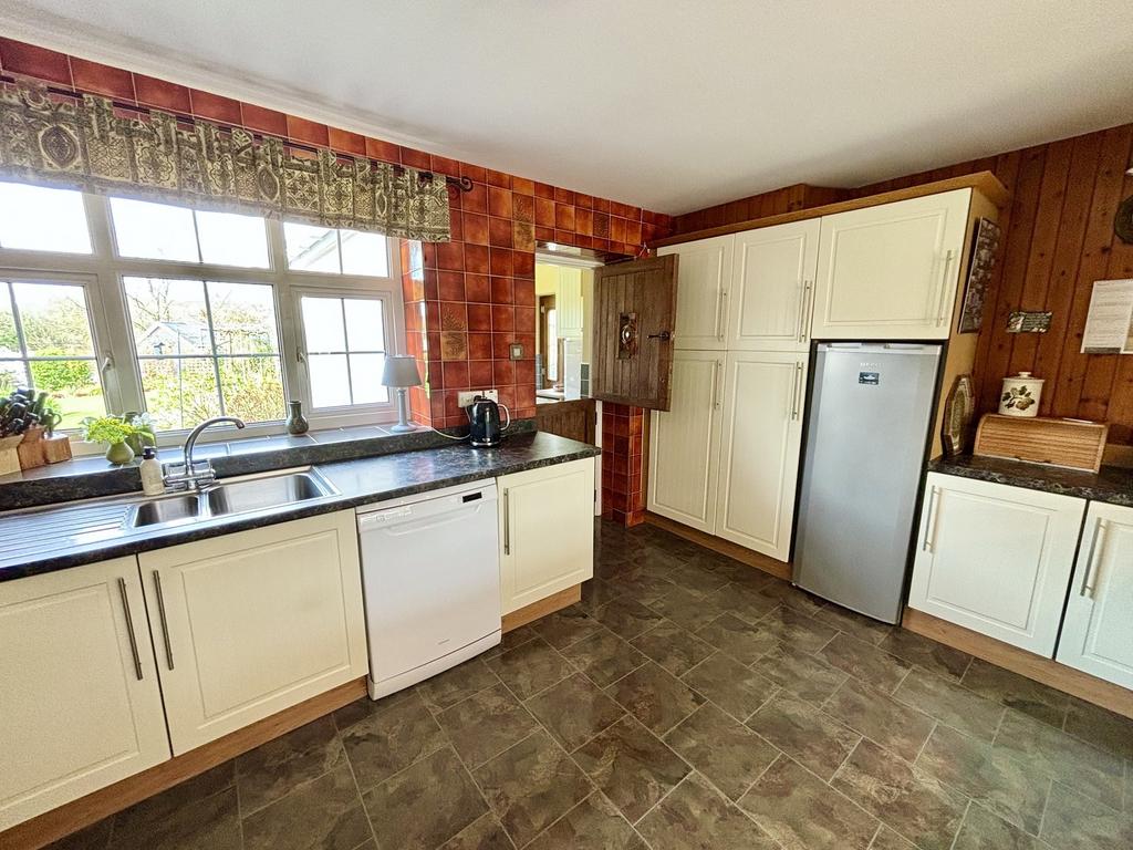 Kitchen / Breakfast Room