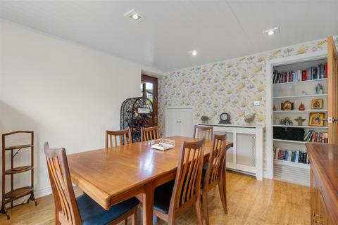 2 bedroom end of terrace house for sale, Main Street, Addingham LS29