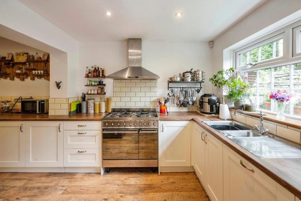 Dining kitchen