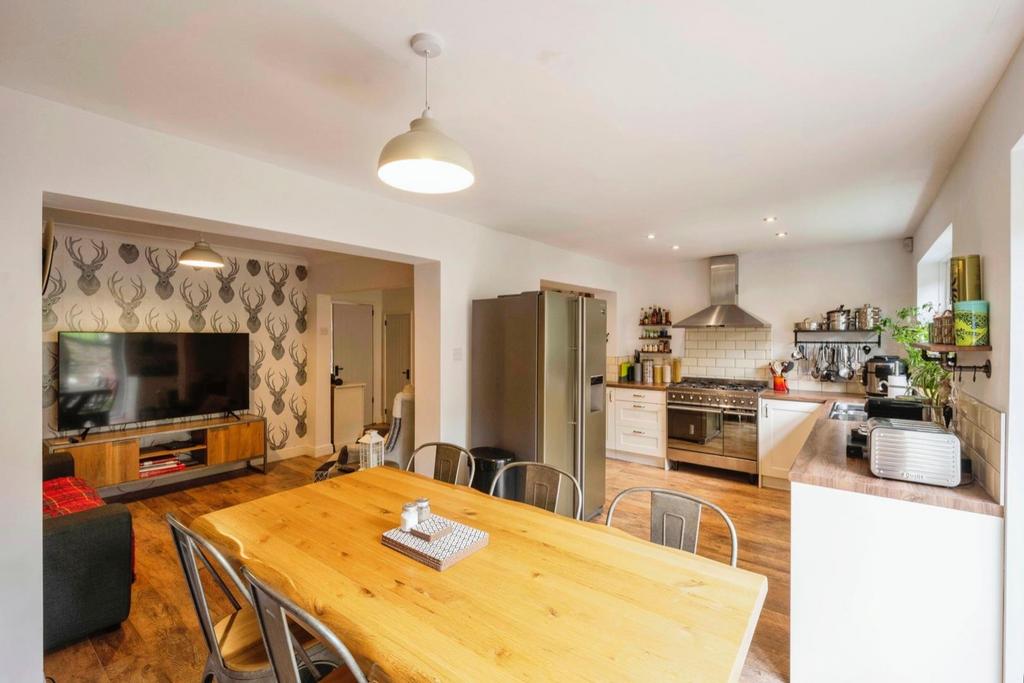 Dining kitchen