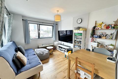 2 bedroom apartment for sale, Forest Lane, London