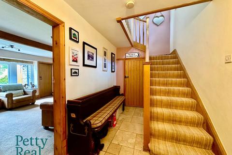 4 bedroom cottage for sale, Bents, Colne