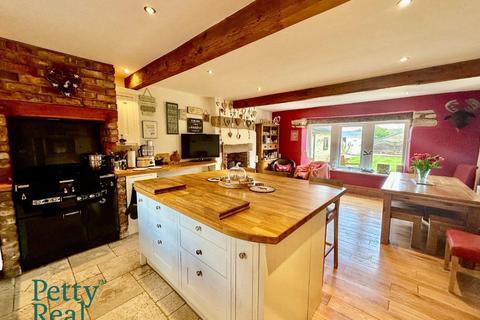 4 bedroom cottage for sale, Bents, Colne