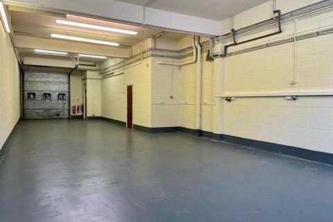 Industrial unit to rent, Kelvin Way, Crawley